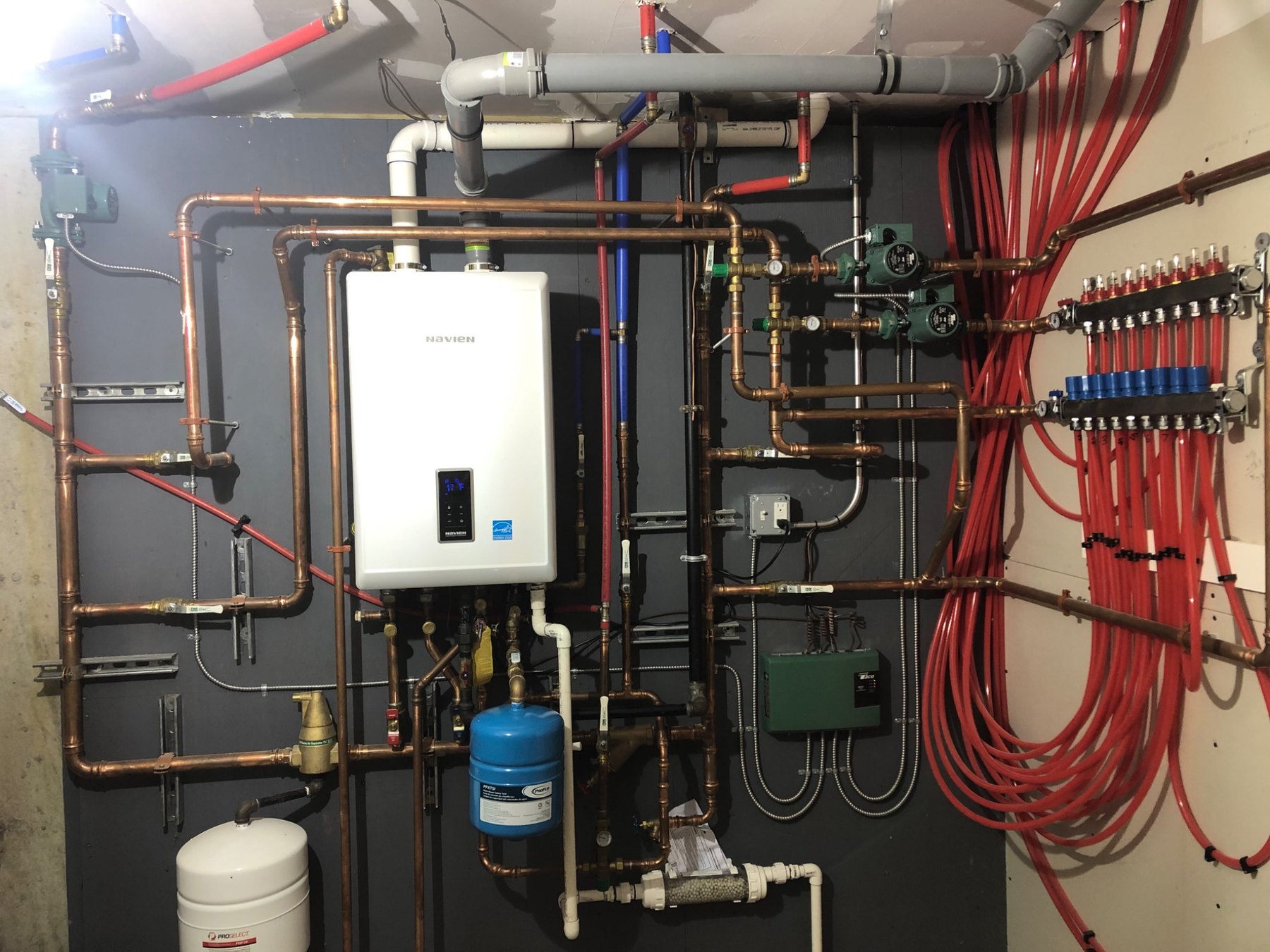 Heating system and radiant heat manifold